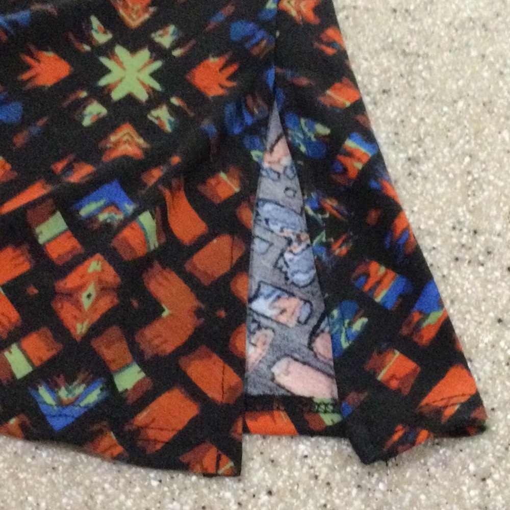 Like New - Lularoe short sleeve top. Size M. - Picture 7 of 7